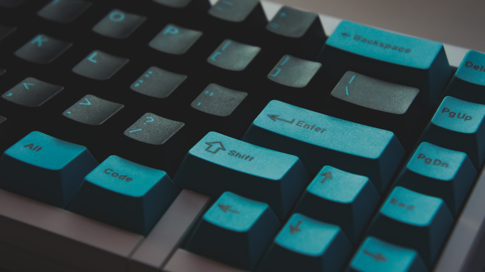 black and white computer keyboard